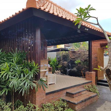 Poedja Villa Jimbaran Buitenkant foto